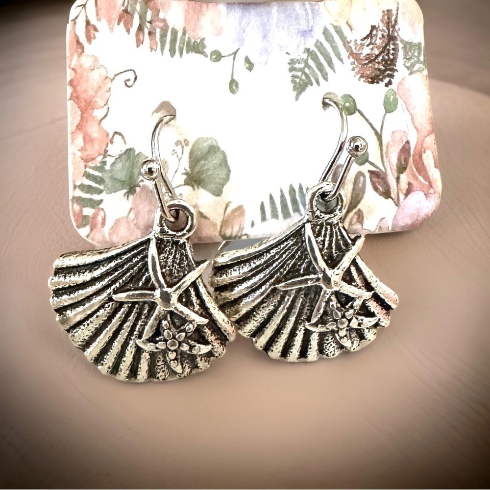 Ocean Shell Shaped Silver Hoop Earrings Boho Dangle Lightweight Jewelry - Picture 2 of 3